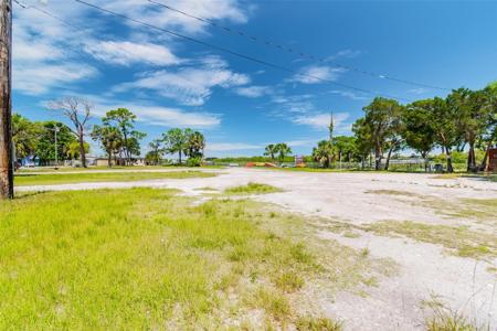 5325 TREADWAY DRIVE
