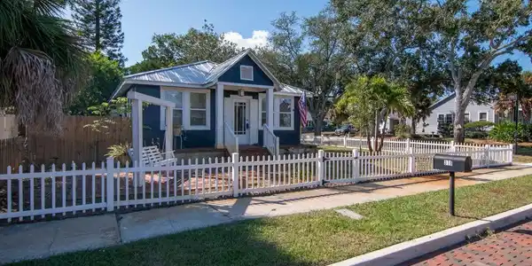 319 W LEMON STREET
