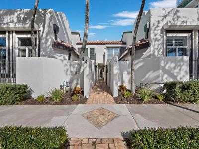 200 COCOANUT AVENUE