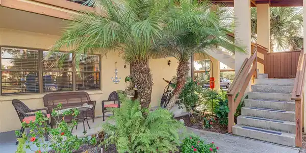 10 QUAILS RUN BOULEVARD