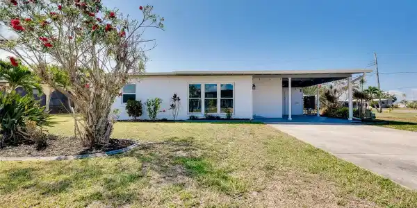 140 POINSETTIA CIRCLE NE
