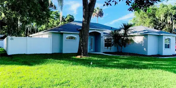 1828 PINE TREE DRIVE