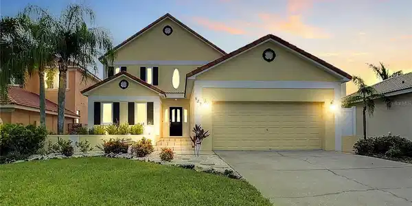 922 SYMPHONY ISLES