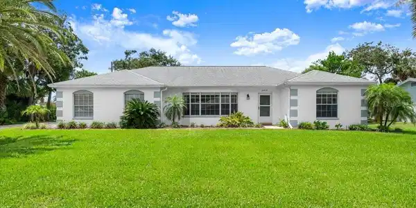 36 DRESDEN CIRCLE