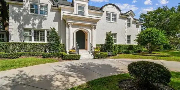 2807 W PARKLAND BOULEVARD