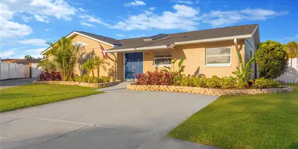 6817 CHIPPENDALE COURT