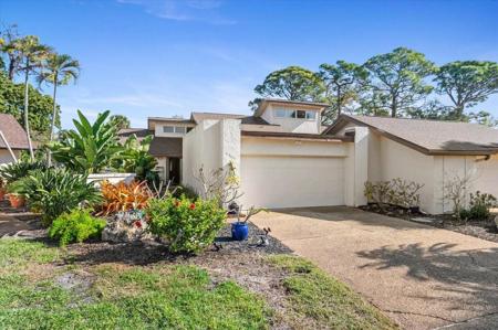 5905 LA VISTA LANE
