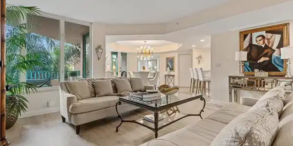 100 SE 5TH AVENUE