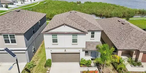 582 ROYAL EMPRESS DR