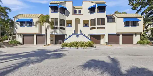 1912 HARBOURSIDE DRIVE