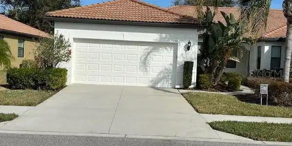 1318 BALLOTA LANE