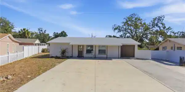 6439 EDEN LANE