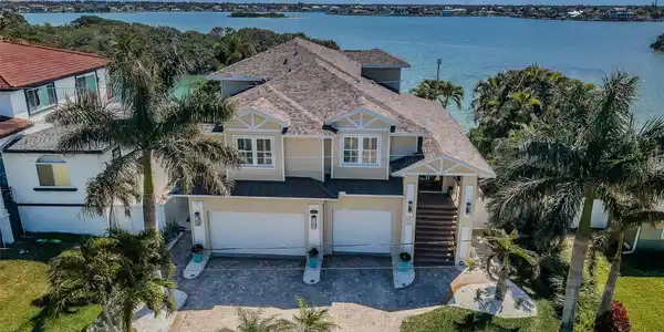 709 HARBOR DRIVE