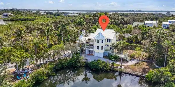 1015 BAYSHORE DRIVE