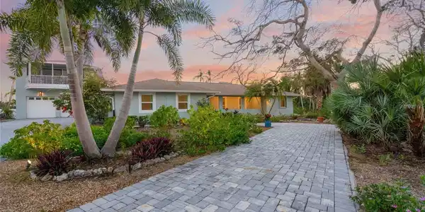 8560 HERON LAGOON CIRCLE