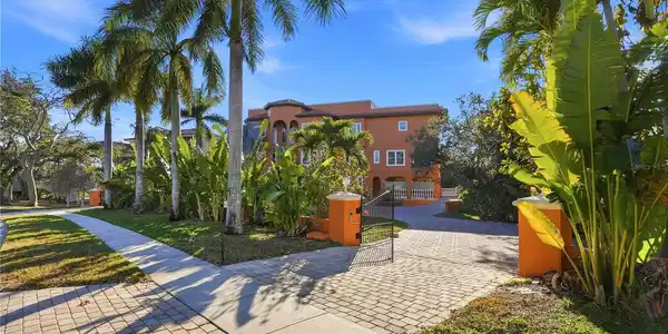 9017 BAYWOOD PARK DRIVE