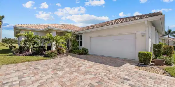 6766 GREENVIEW LANE