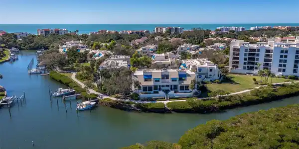 1918 HARBOURSIDE DRIVE
