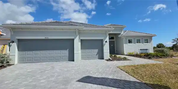 8006 LAKES EDGE LANE