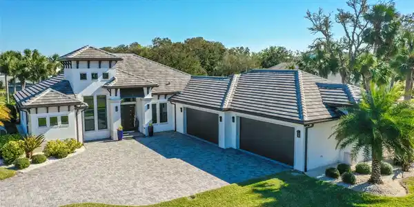 100 SEASIDE POINT
