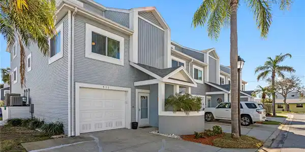 911 HARBOUR HOUSE DRIVE