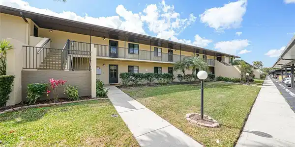 4000 OAKVIEW DRIVE