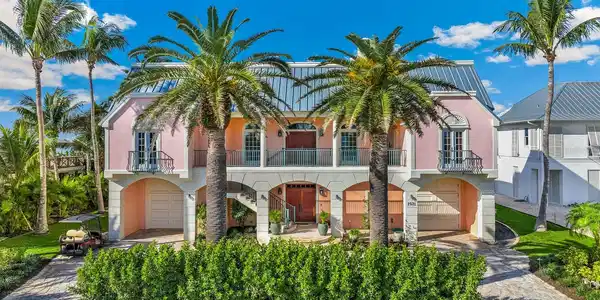 2571 SHORE LANE
