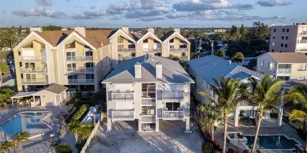 1104 BEACH TRAIL