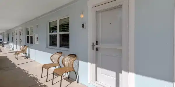 73 AVENIDA MESSINA