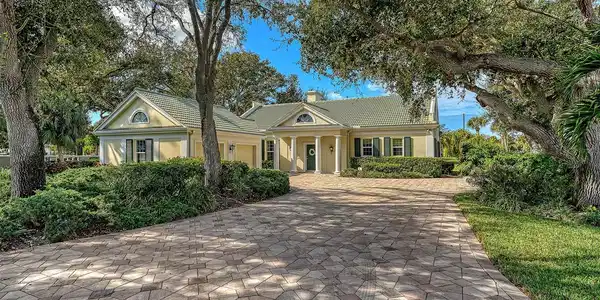 227 SAINT JAMES PARK