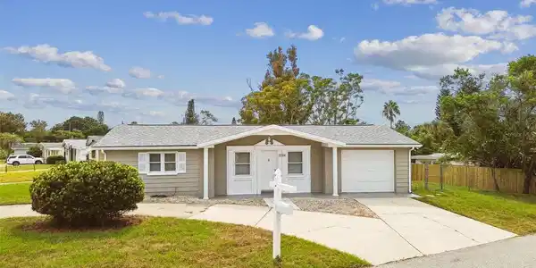 3704 OAKHURST DRIVE
