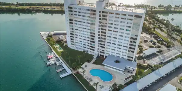 31 ISLAND WAY