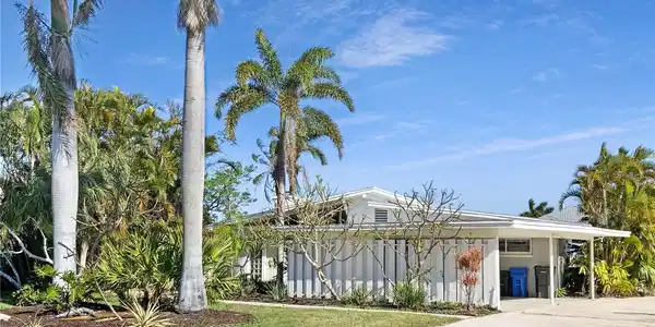 513 FLAMINGO DRIVE