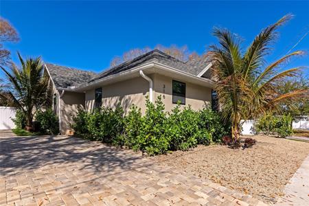 316 27TH STREET W