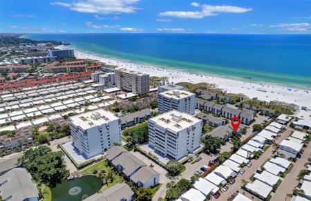 1036 W PEPPERTREE LANE