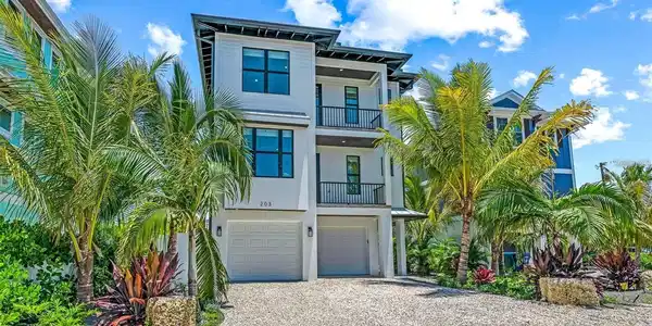 203 BAY DRIVE N