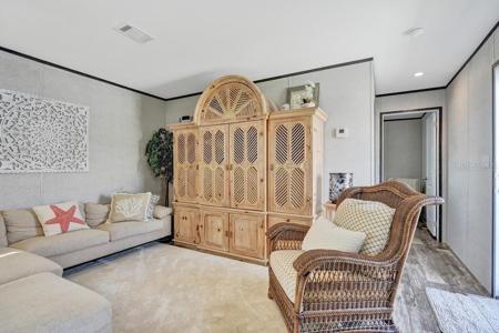 315 NE CARDINAL NE