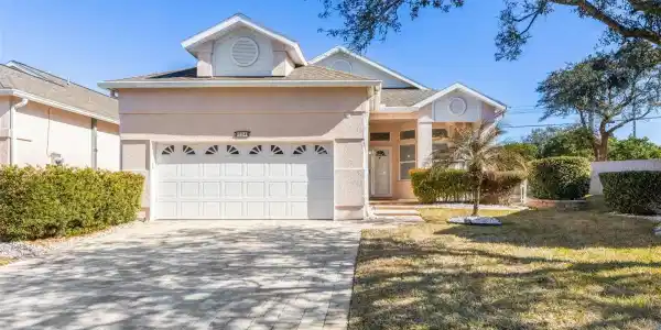 204 SEA WOODS DRIVE N