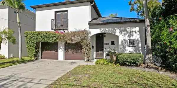 3821 W SANTIAGO STREET