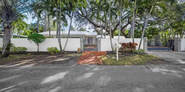 3331 OLD OAK DRIVE
