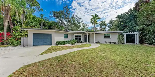 2132 HYDE PARK CIRCLE