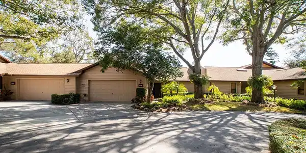 11696 PARKVIEW LANE
