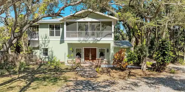 820 N ELM STREET