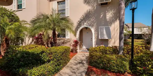 2480 PELICAN COURT