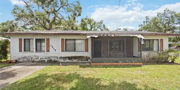 1717 8TH STREET W