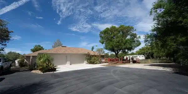825 ROBINHOOD DRIVE