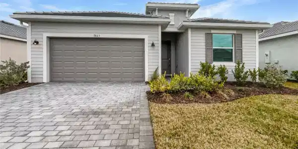 7863 LAKES EDGE LANE