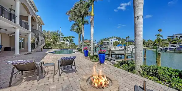 975 WHITAKERS LANE