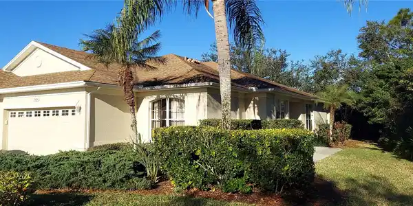 2484 MAGNOLIA CIRCLE