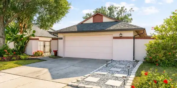 10815 VENICE CIRCLE
